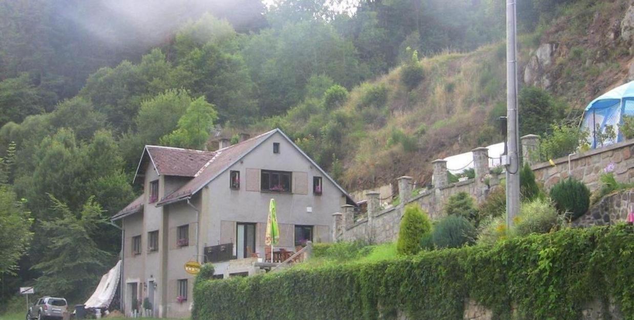 Penzion Apartmany Becov Becov nad Teplou Ngoại thất bức ảnh