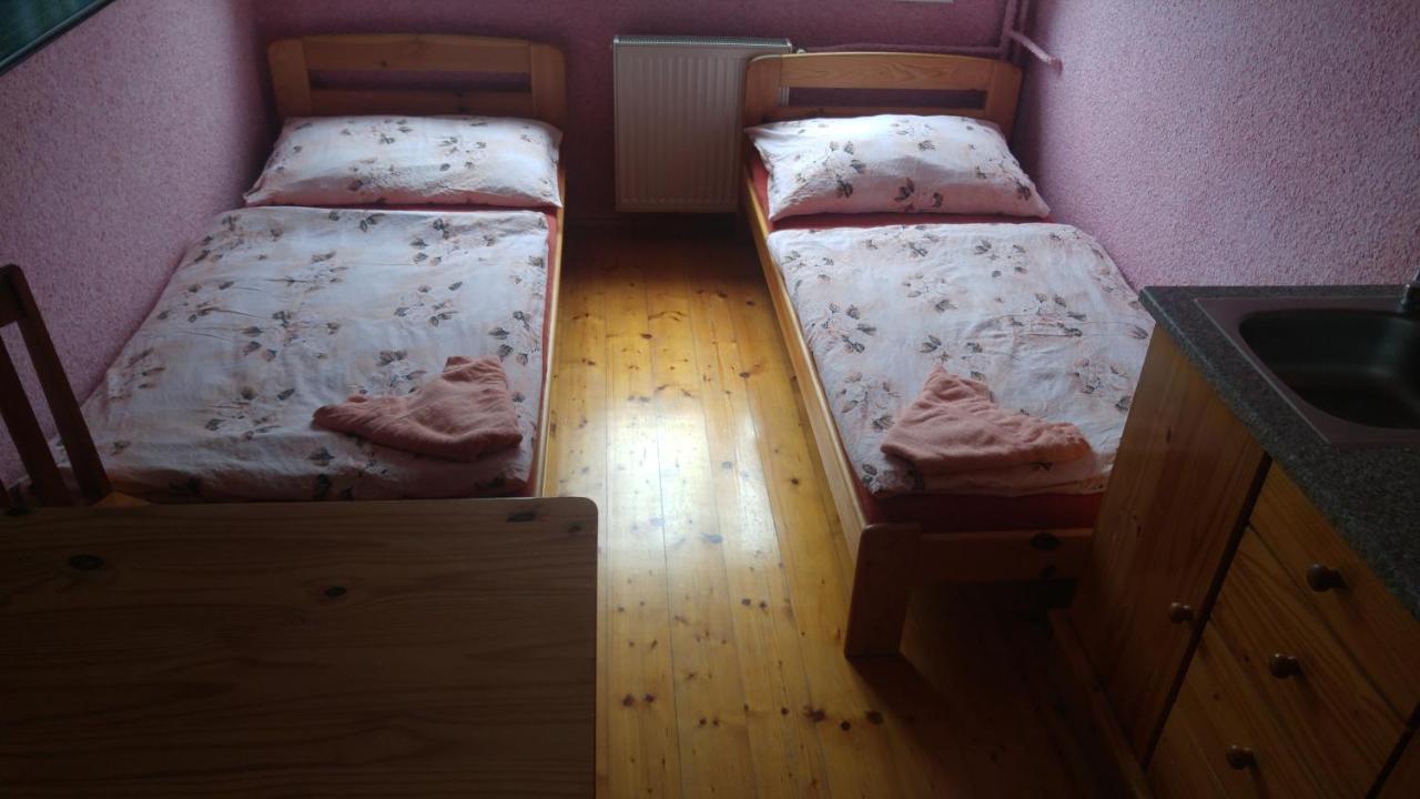 Penzion Apartmany Becov Becov nad Teplou Ngoại thất bức ảnh